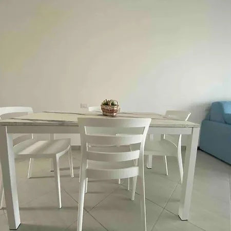Smeraldo Sul Mare Con Grande Balcone Apartment