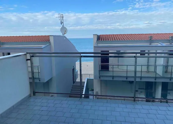 Smeraldo Sul Mare Con Grande Balcone Apartman